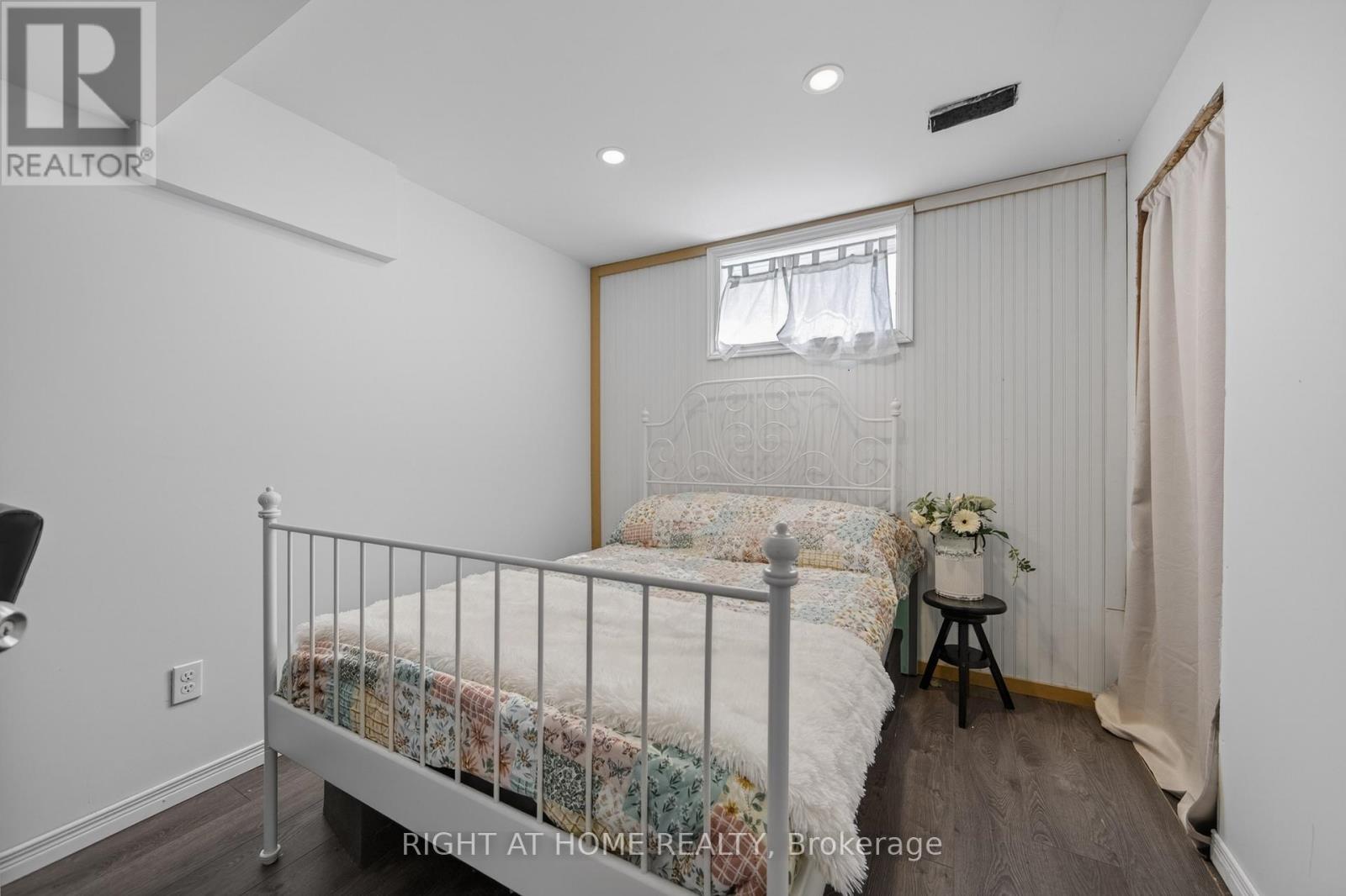 277 Pine Drive, Barrie, ON - Indoor Photo Showing Bedroom