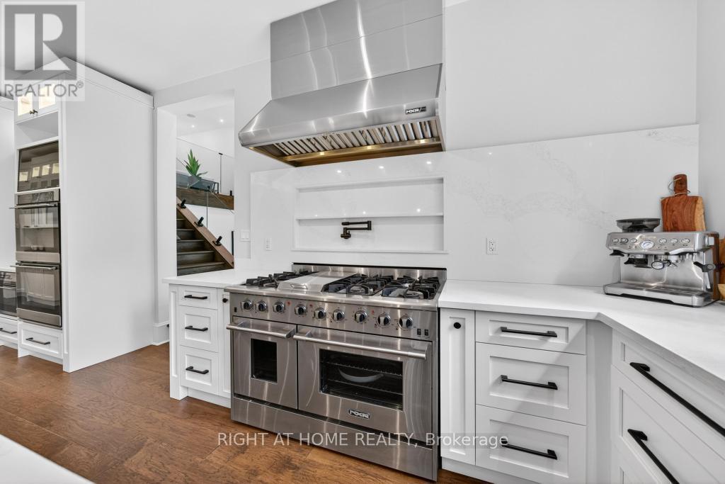 64 Ravina Crescent, Hamilton, ON - Indoor Photo Showing Kitchen With Upgraded Kitchen