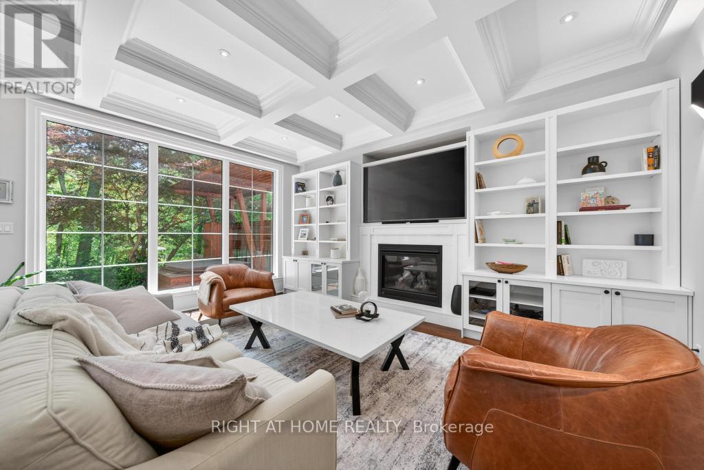 64 Ravina Crescent, Hamilton, ON - Indoor With Fireplace