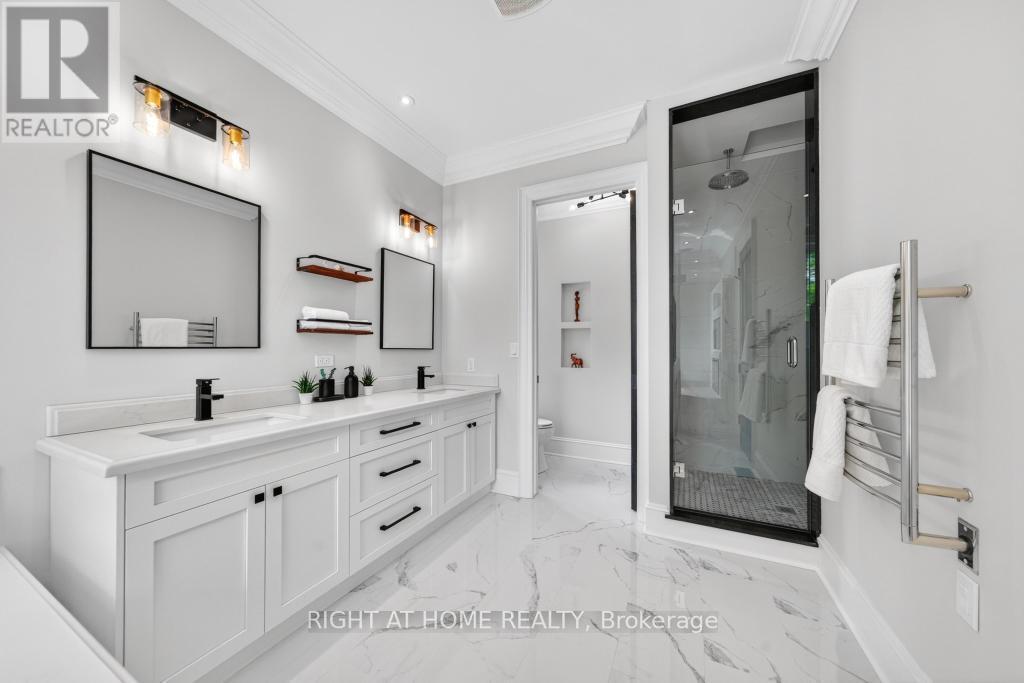 64 Ravina Crescent, Hamilton, ON - Indoor Photo Showing Bathroom