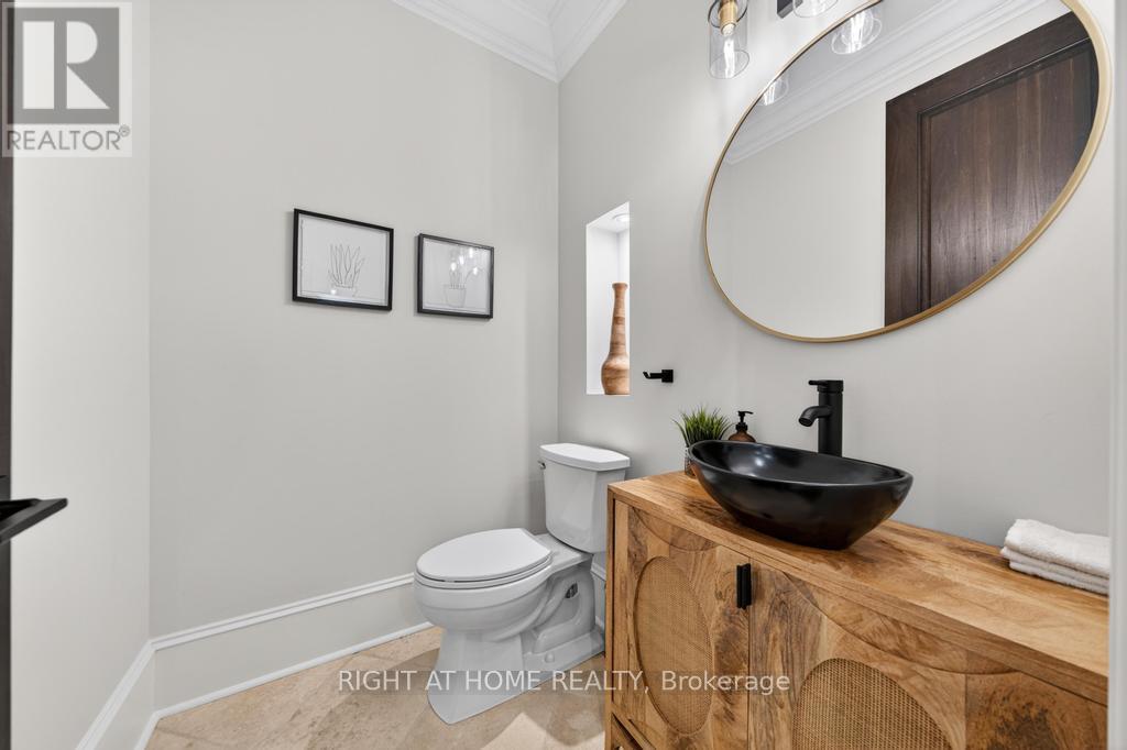 64 Ravina Crescent, Hamilton, ON - Indoor Photo Showing Bathroom