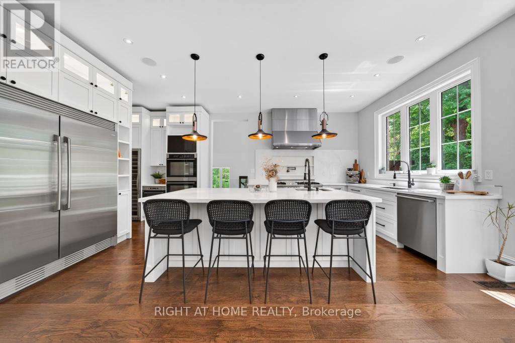 64 Ravina Crescent, Hamilton, ON - Indoor Photo Showing Kitchen With Upgraded Kitchen