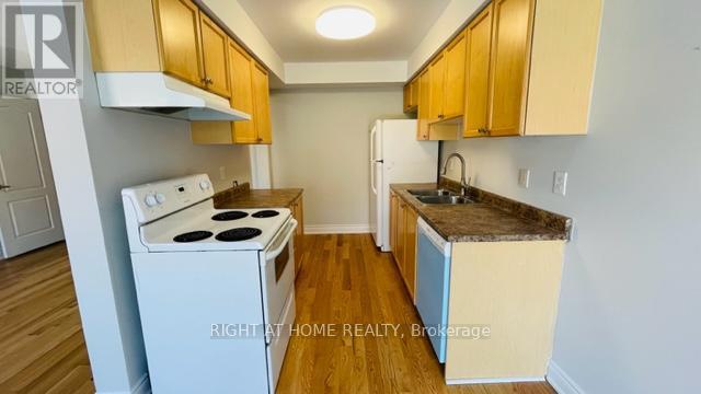 140 Sydenham Wells, Barrie, ON - Indoor Photo Showing Kitchen With Double Sink
