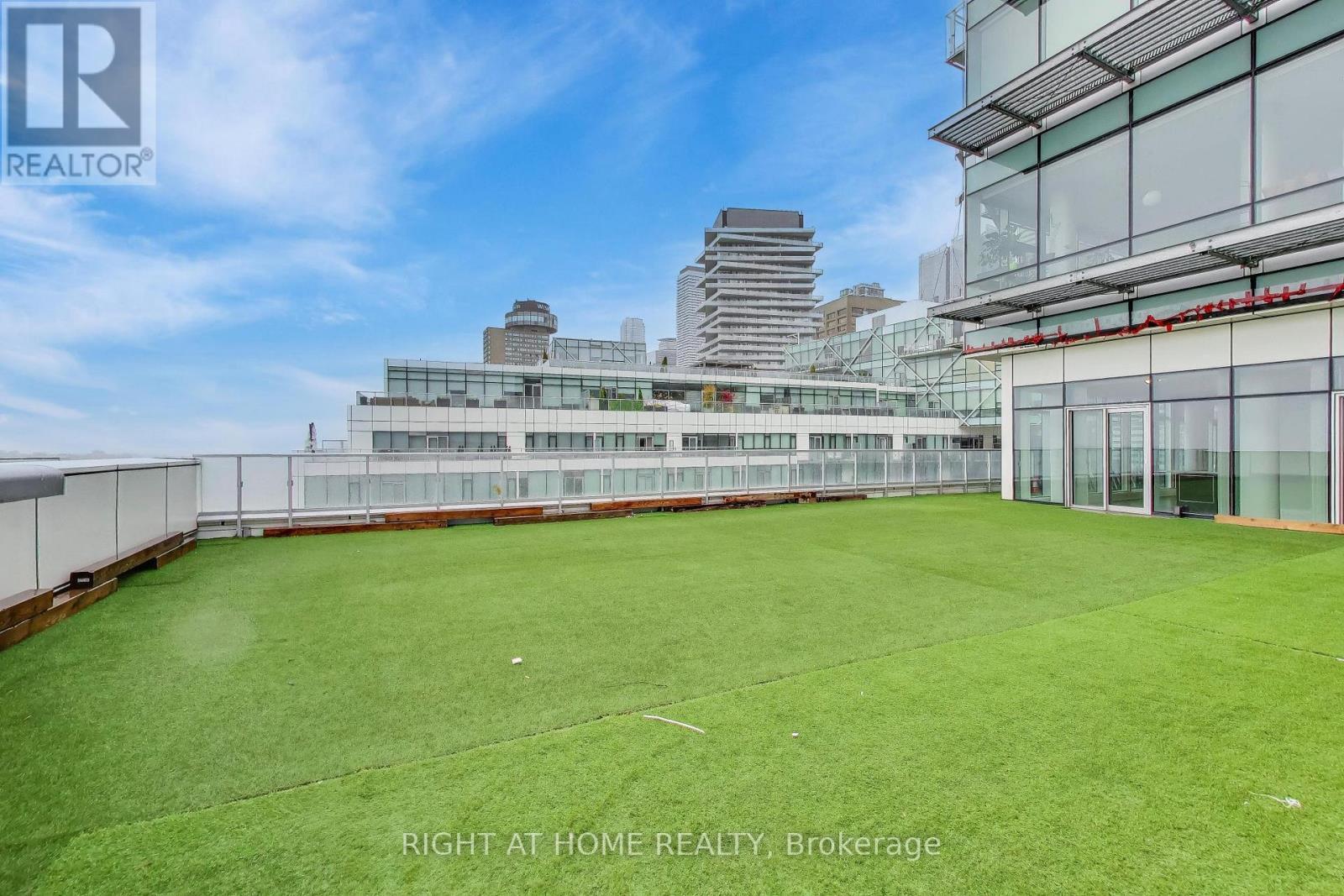 1126 - 39 Queens Quay E, Toronto, ON - Outdoor