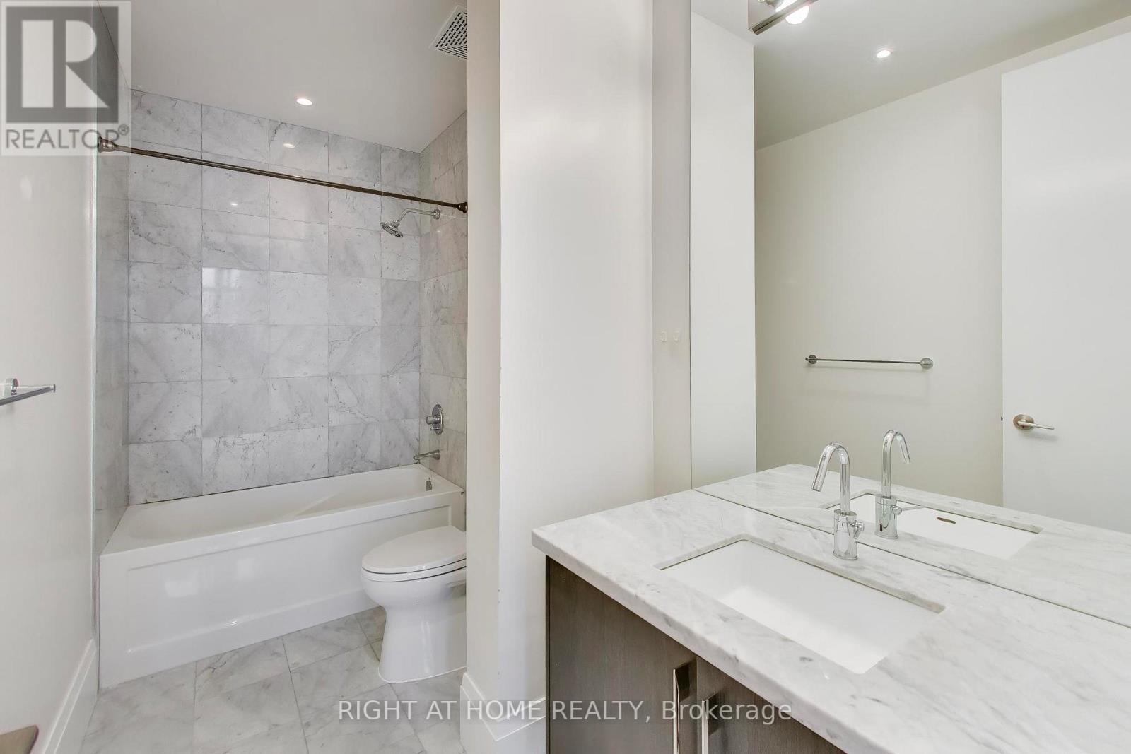 1126 - 39 Queens Quay E, Toronto, ON - Indoor Photo Showing Bathroom