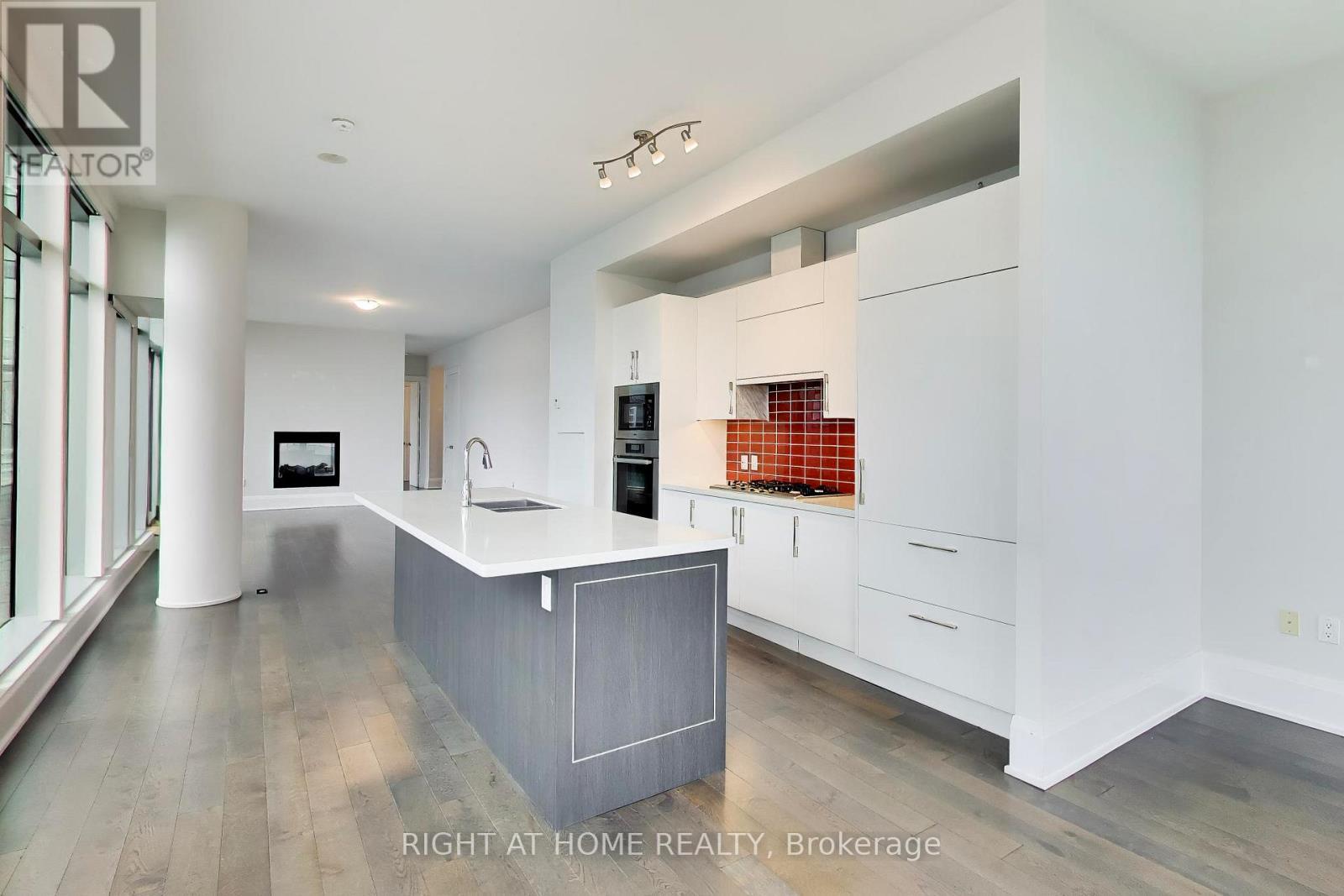 1126 - 39 Queens Quay E, Toronto, ON - Indoor Photo Showing Kitchen