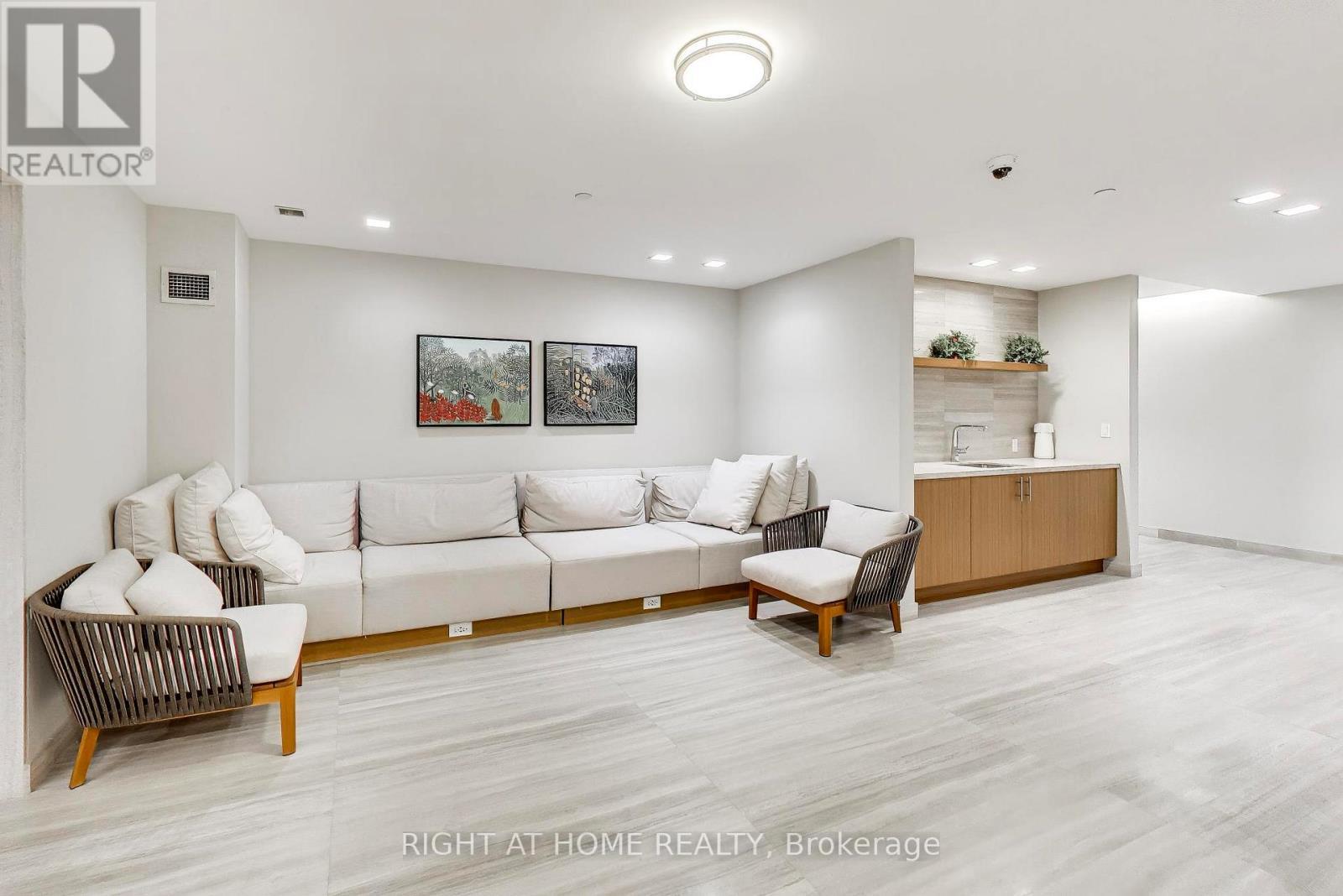 1126 - 39 Queens Quay E, Toronto, ON - Indoor Photo Showing Living Room