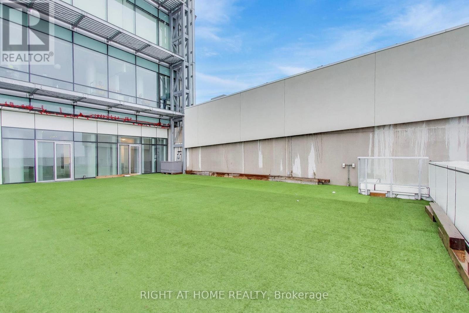 1126 - 39 Queens Quay E, Toronto, ON - Outdoor