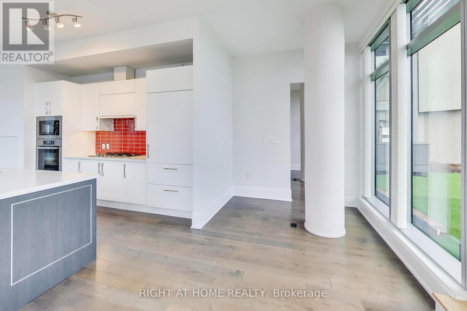 1126 - 39 Queens Quay E, Toronto, ON - Indoor Photo Showing Kitchen