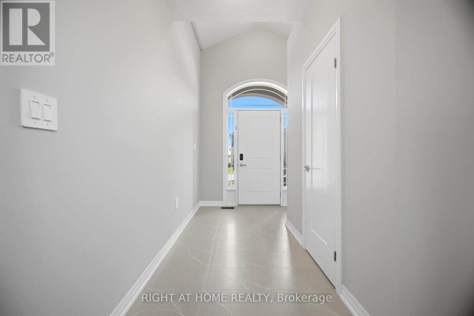 190 Rockledge Drive, Hamilton, ON - Indoor Photo Showing Other Room