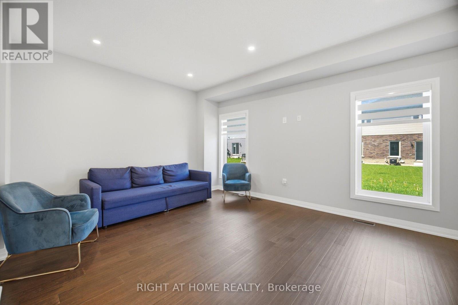190 Rockledge Drive, Hamilton, ON - Indoor Photo Showing Living Room