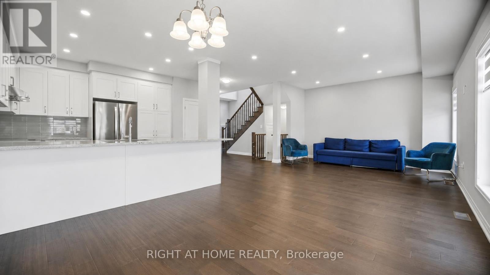190 Rockledge Drive, Hamilton, ON - Indoor Photo Showing Kitchen With Upgraded Kitchen