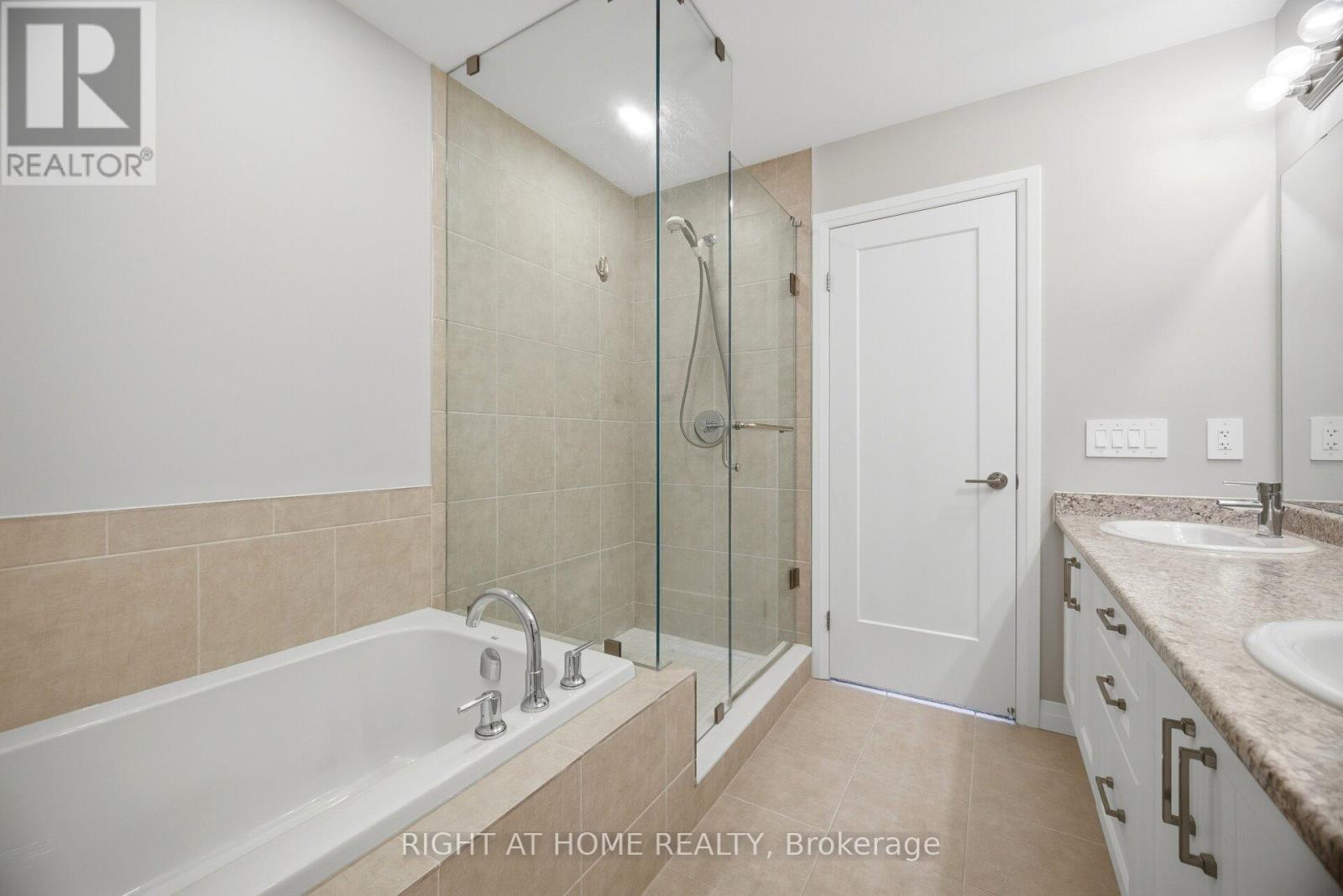 190 Rockledge Drive, Hamilton, ON - Indoor Photo Showing Bathroom