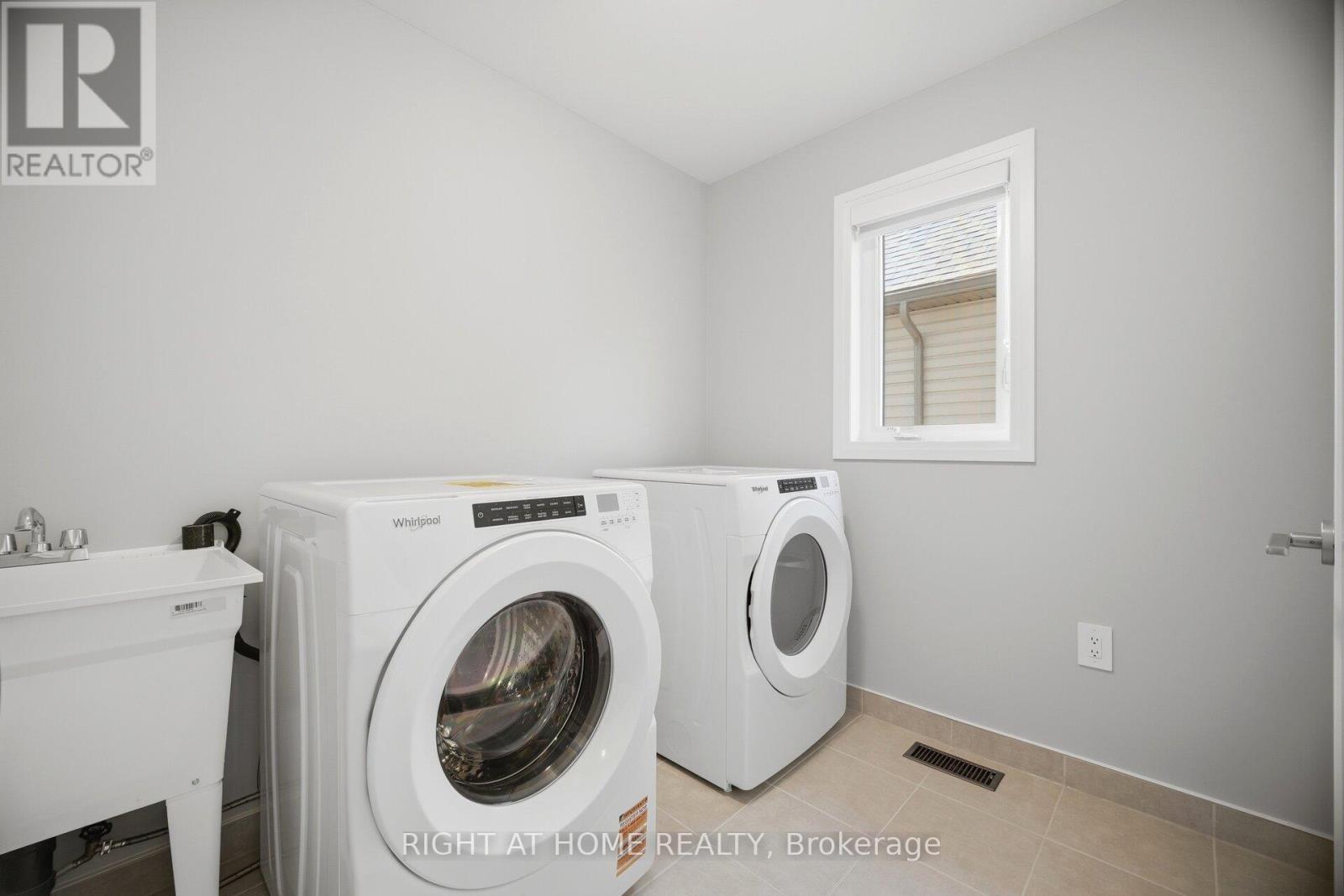 190 Rockledge Drive, Hamilton, ON - Indoor Photo Showing Laundry Room