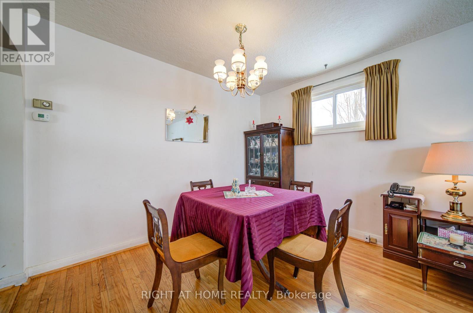 25 Strode Drive, Toronto, ON - Indoor Photo Showing Dining Room