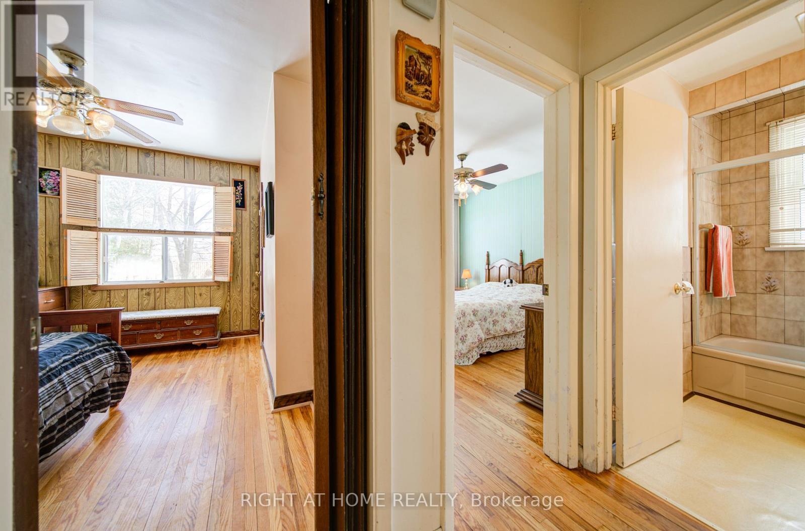 25 Strode Drive, Toronto, ON - Indoor