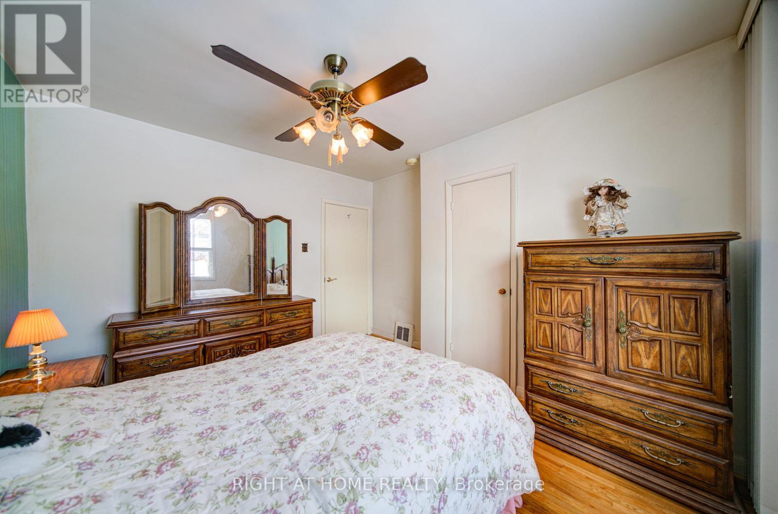 25 Strode Drive, Toronto, ON - Indoor Photo Showing Bedroom
