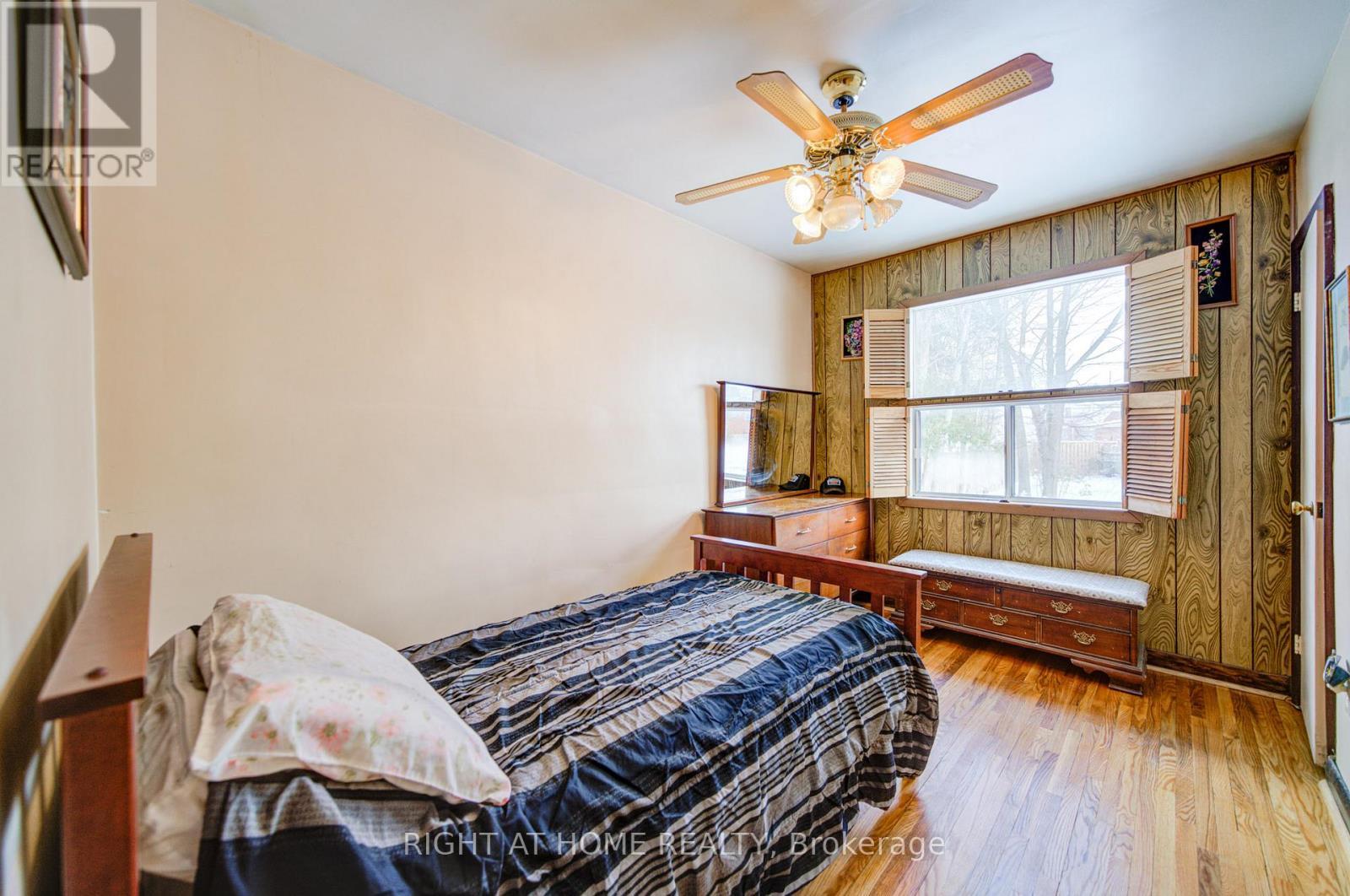 25 Strode Drive, Toronto, ON - Indoor Photo Showing Bedroom