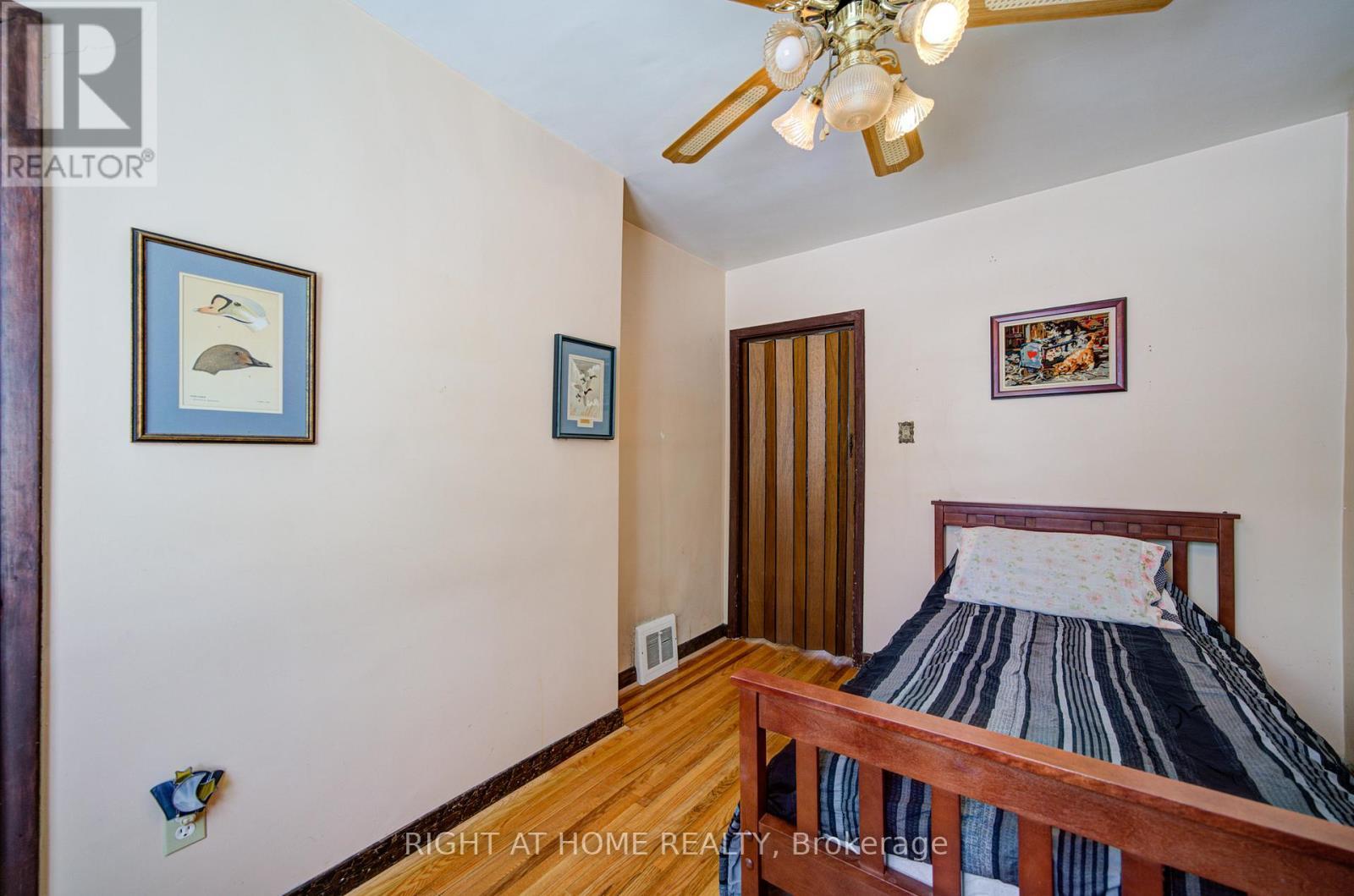 25 Strode Drive, Toronto, ON - Indoor Photo Showing Bedroom