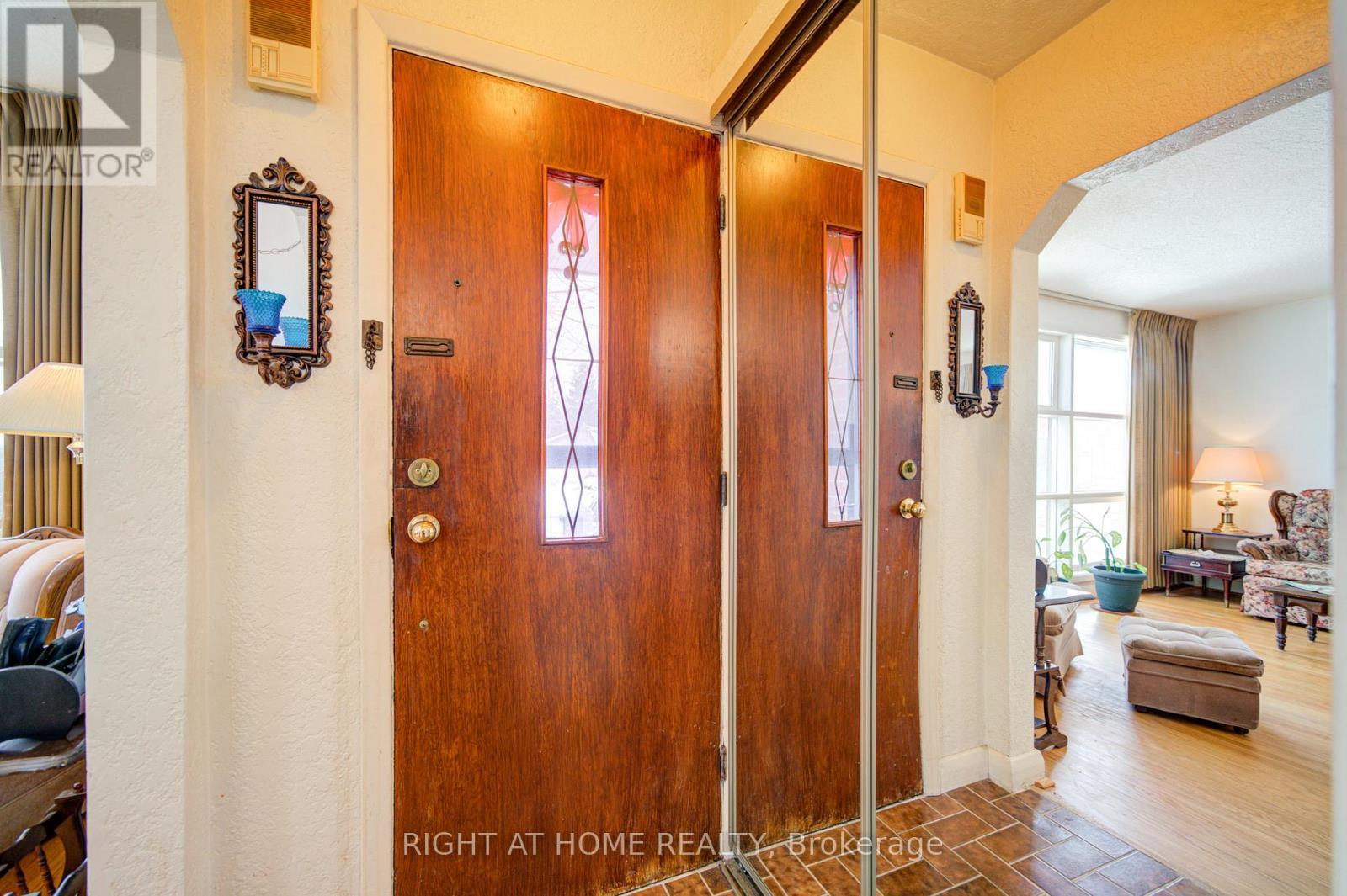 25 Strode Drive, Toronto, ON - Indoor Photo Showing Other Room