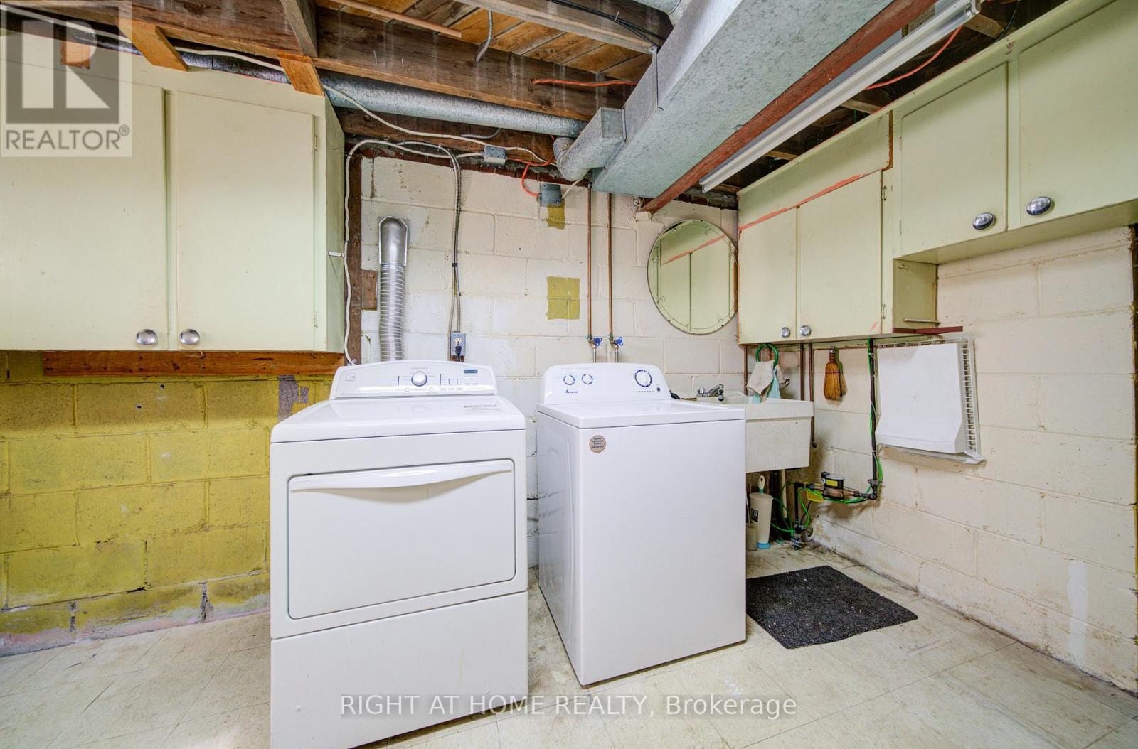 25 Strode Drive, Toronto, ON - Indoor Photo Showing Laundry Room
