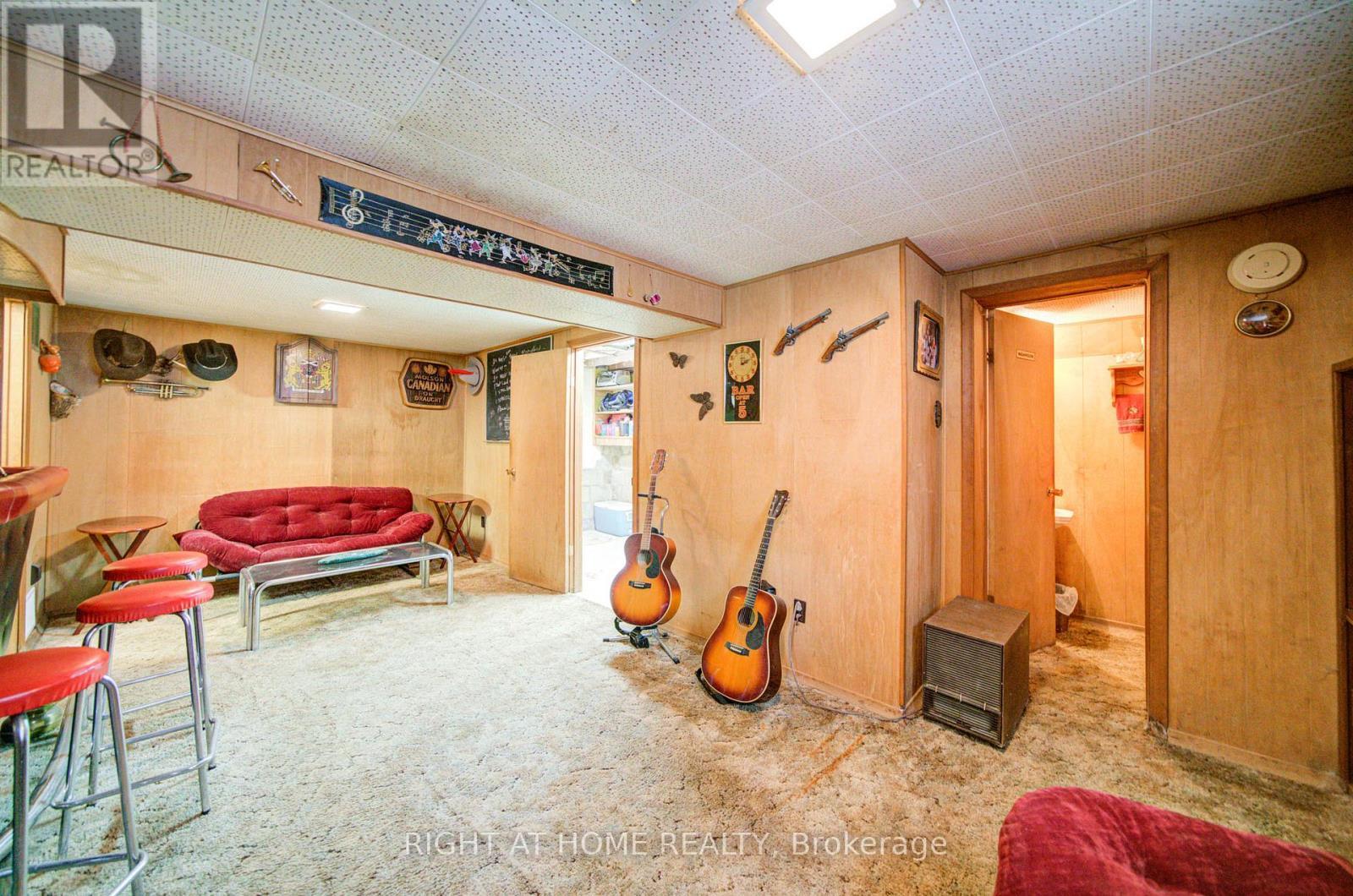 25 Strode Drive, Toronto, ON - Indoor