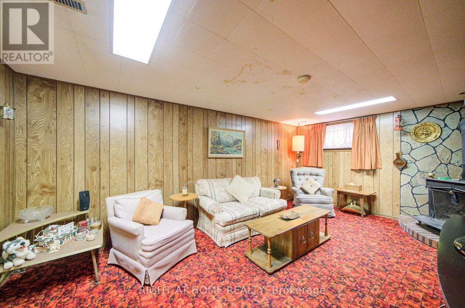 25 Strode Drive, Toronto, ON - Indoor