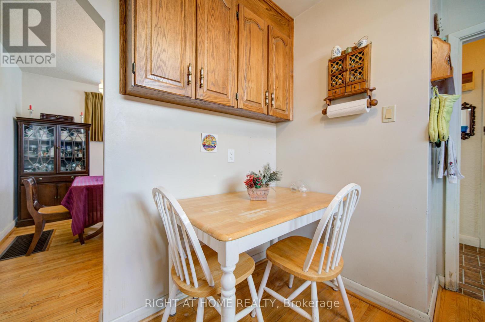 25 Strode Drive, Toronto, ON - Indoor Photo Showing Dining Room