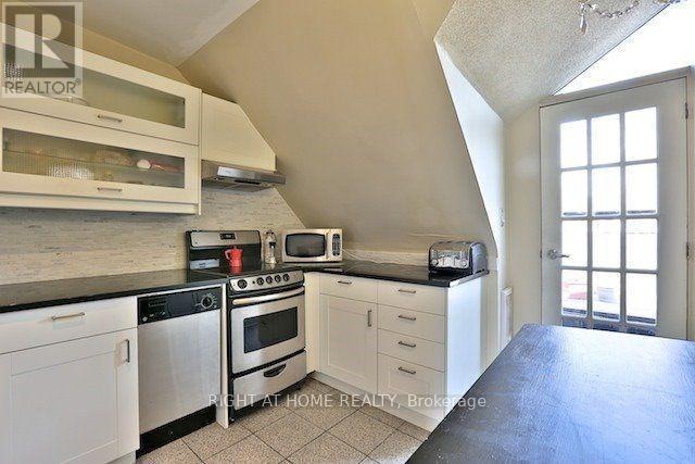 34 Macpherson Avenue, Toronto, ON - Indoor Photo Showing Kitchen