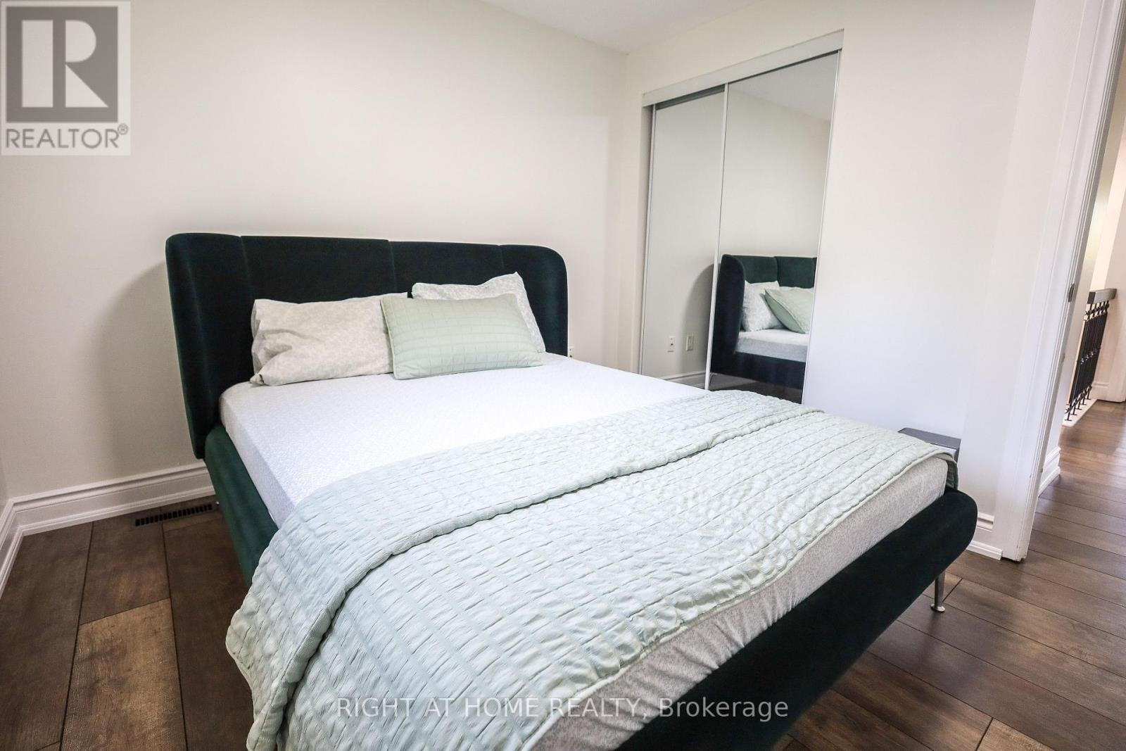 2126 Millway Gate, Mississauga, ON - Indoor Photo Showing Bedroom