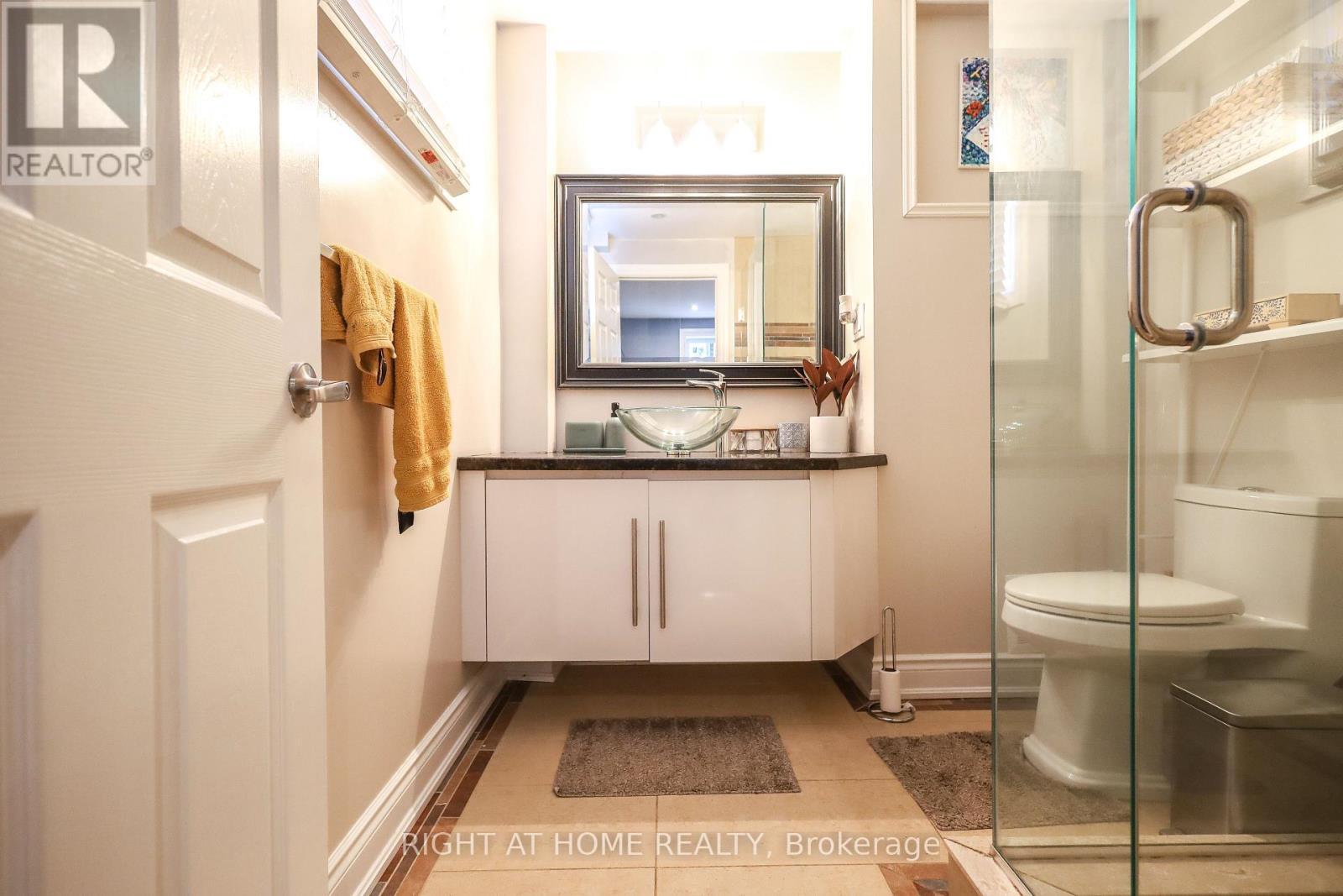 2126 Millway Gate, Mississauga, ON - Indoor Photo Showing Bathroom
