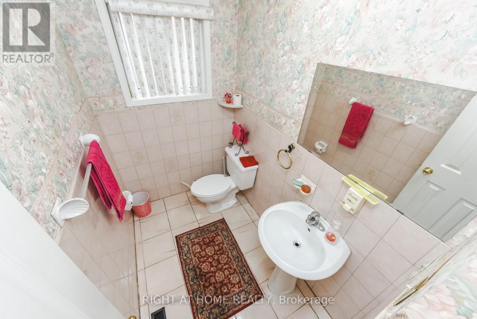 379 Wallenberg Crescent, Mississauga, ON - Indoor Photo Showing Bathroom