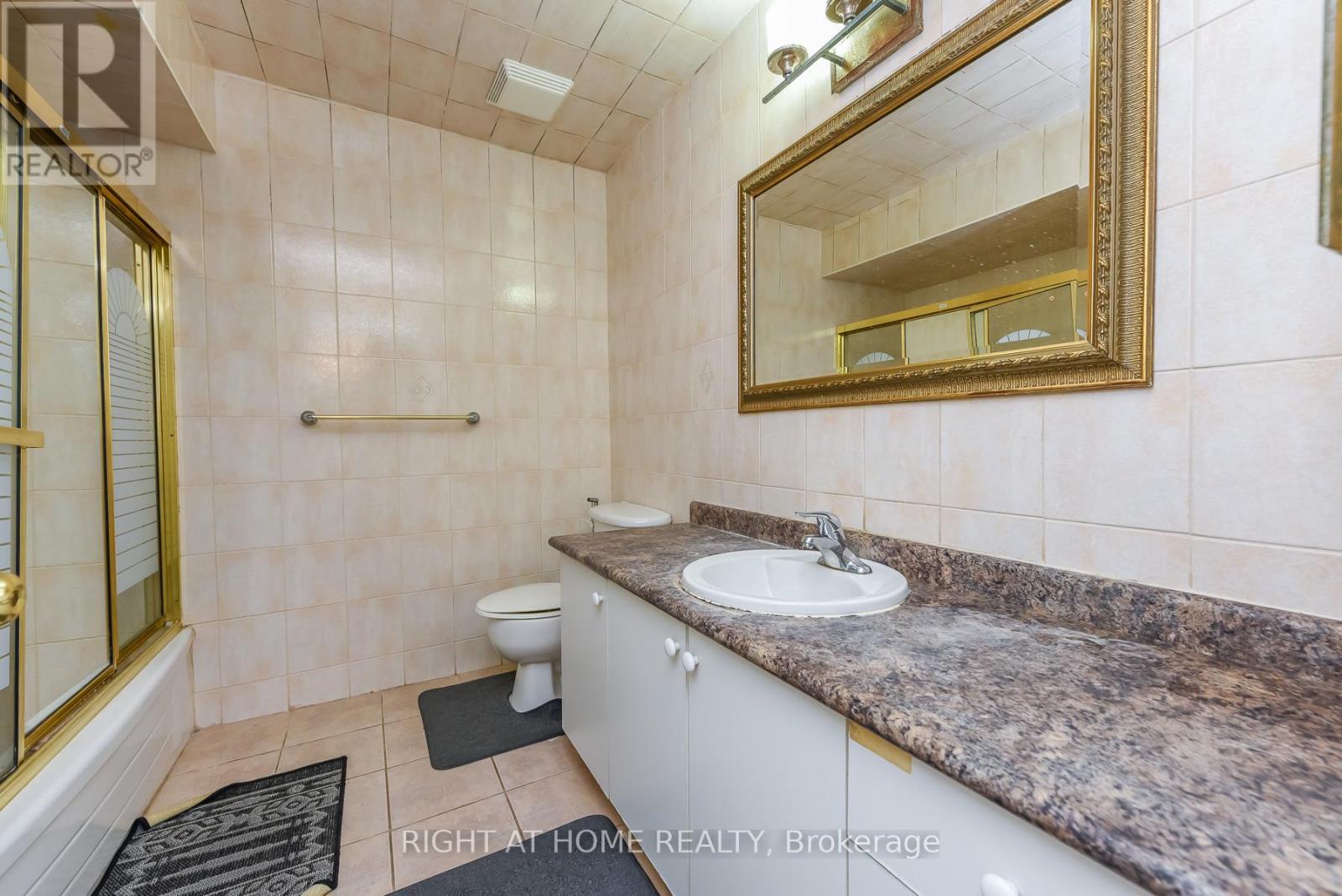 379 Wallenberg Crescent, Mississauga, ON - Indoor Photo Showing Bathroom