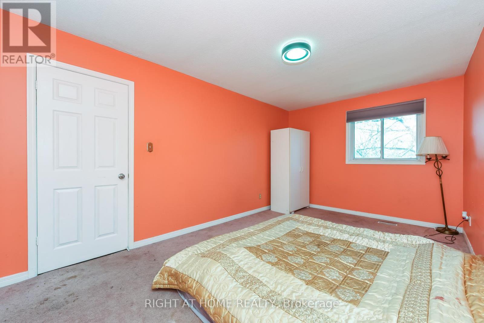 379 Wallenberg Crescent, Mississauga, ON - Indoor Photo Showing Bedroom