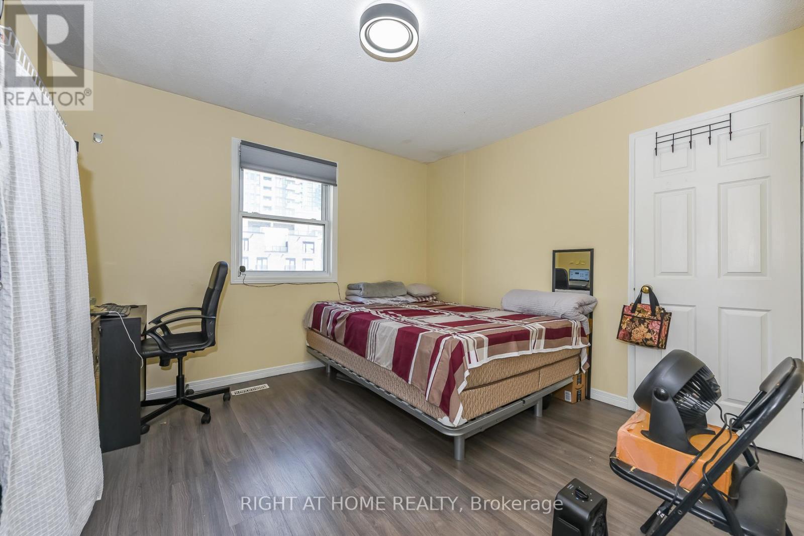 379 Wallenberg Crescent, Mississauga, ON - Indoor Photo Showing Bedroom