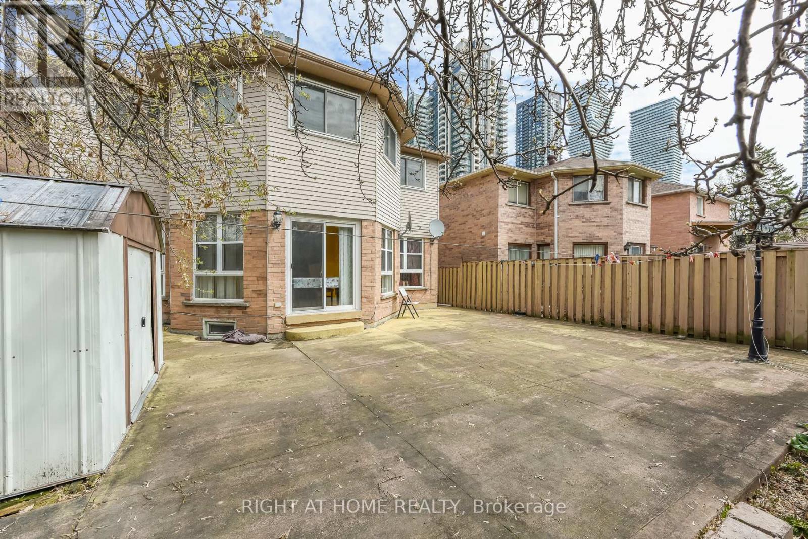 379 Wallenberg Crescent, Mississauga, ON - Outdoor