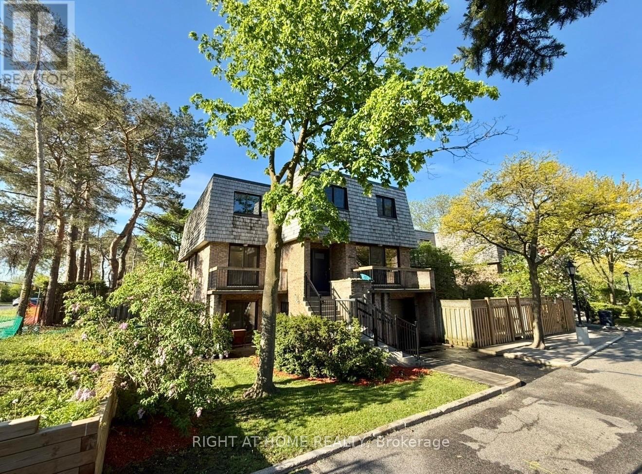 24 - 7 Vale Carse Way, Toronto, ON - Outdoor