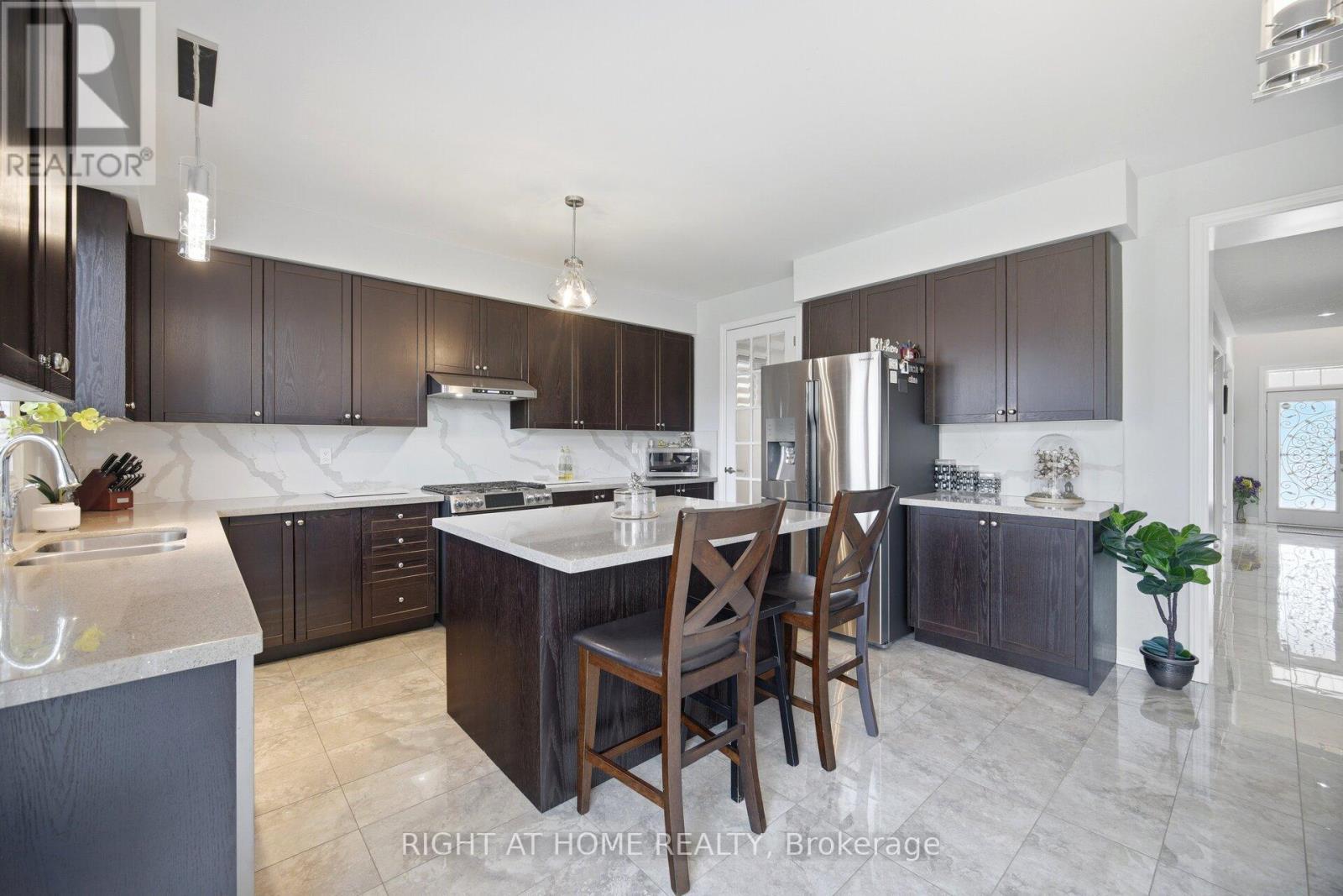 28 Marks Road, Springwater, ON - Indoor Photo Showing Kitchen With Double Sink With Upgraded Kitchen