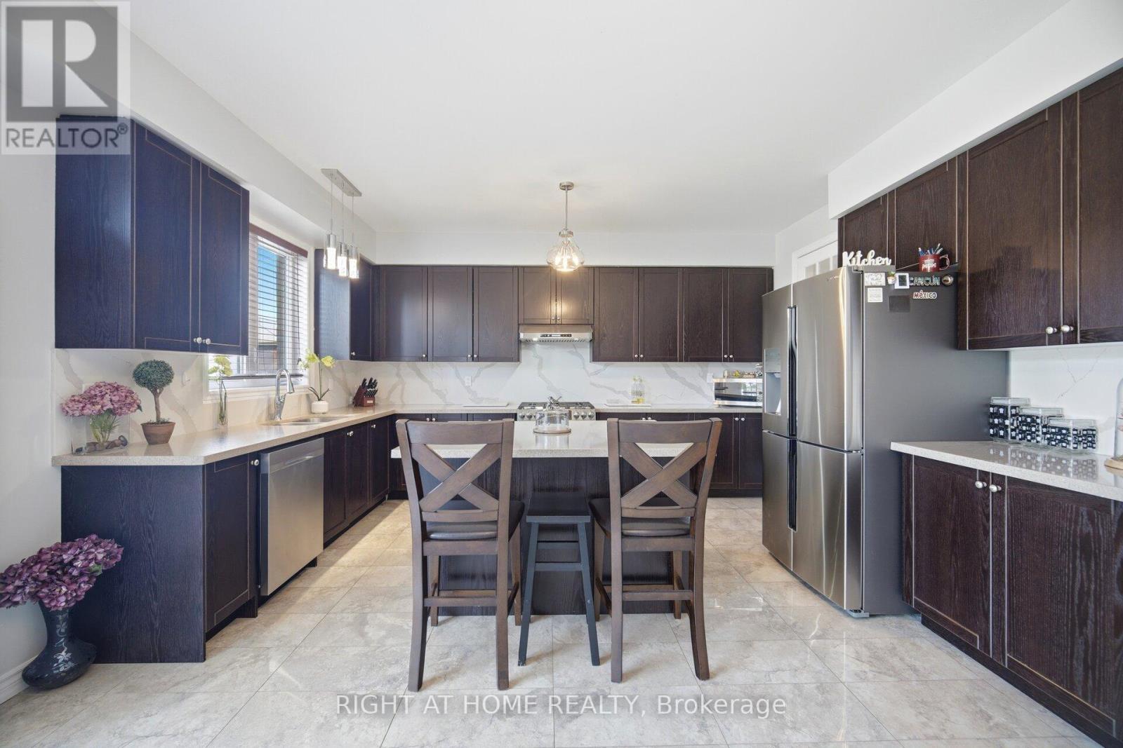 28 Marks Road, Springwater, ON - Indoor Photo Showing Kitchen With Upgraded Kitchen