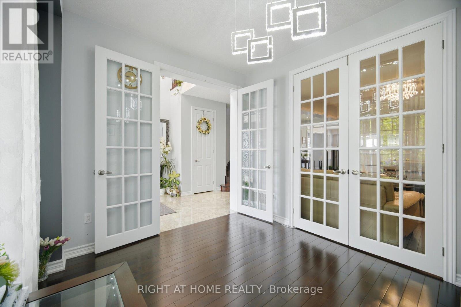 28 Marks Road, Springwater, ON - Indoor Photo Showing Other Room