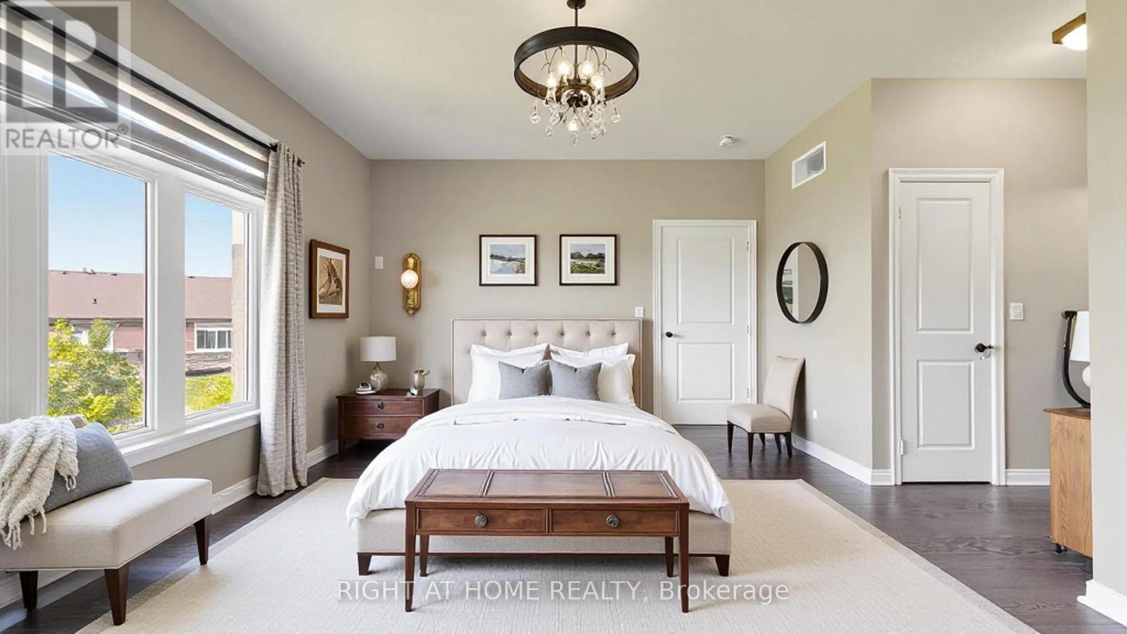 126 Kingsmere Crescent, New Tecumseth, ON - Indoor Photo Showing Bedroom