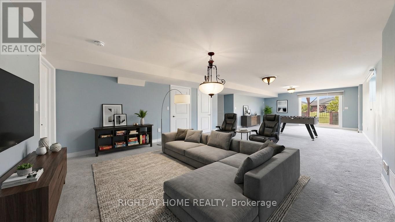 126 Kingsmere Crescent, New Tecumseth, ON - Indoor Photo Showing Living Room