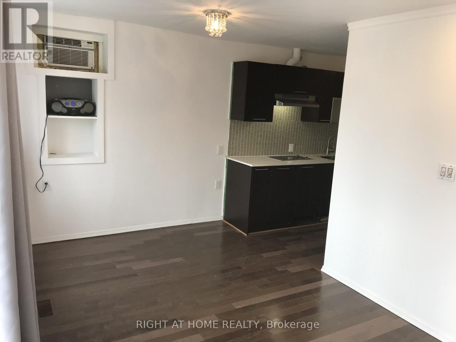 104 Danforth Road, Toronto, ON - Indoor Photo Showing Other Room