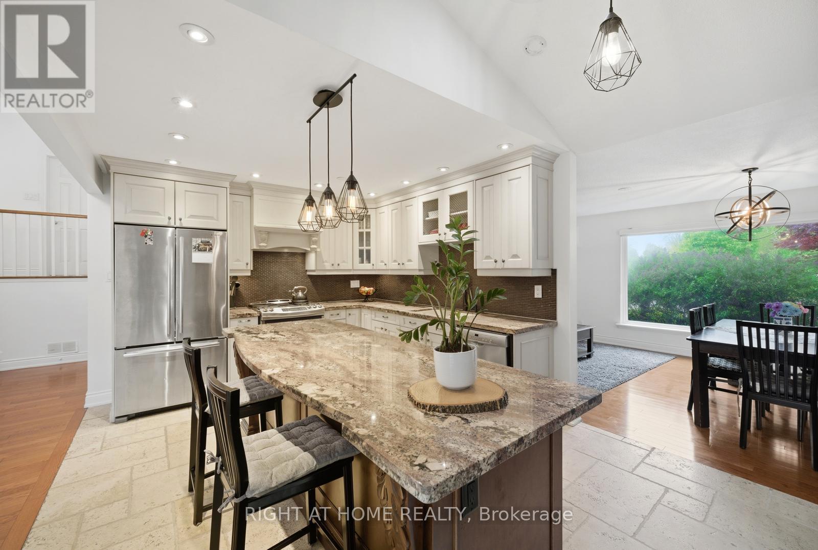 6415 Dunray Court, Mississauga, ON - Indoor Photo Showing Dining Room