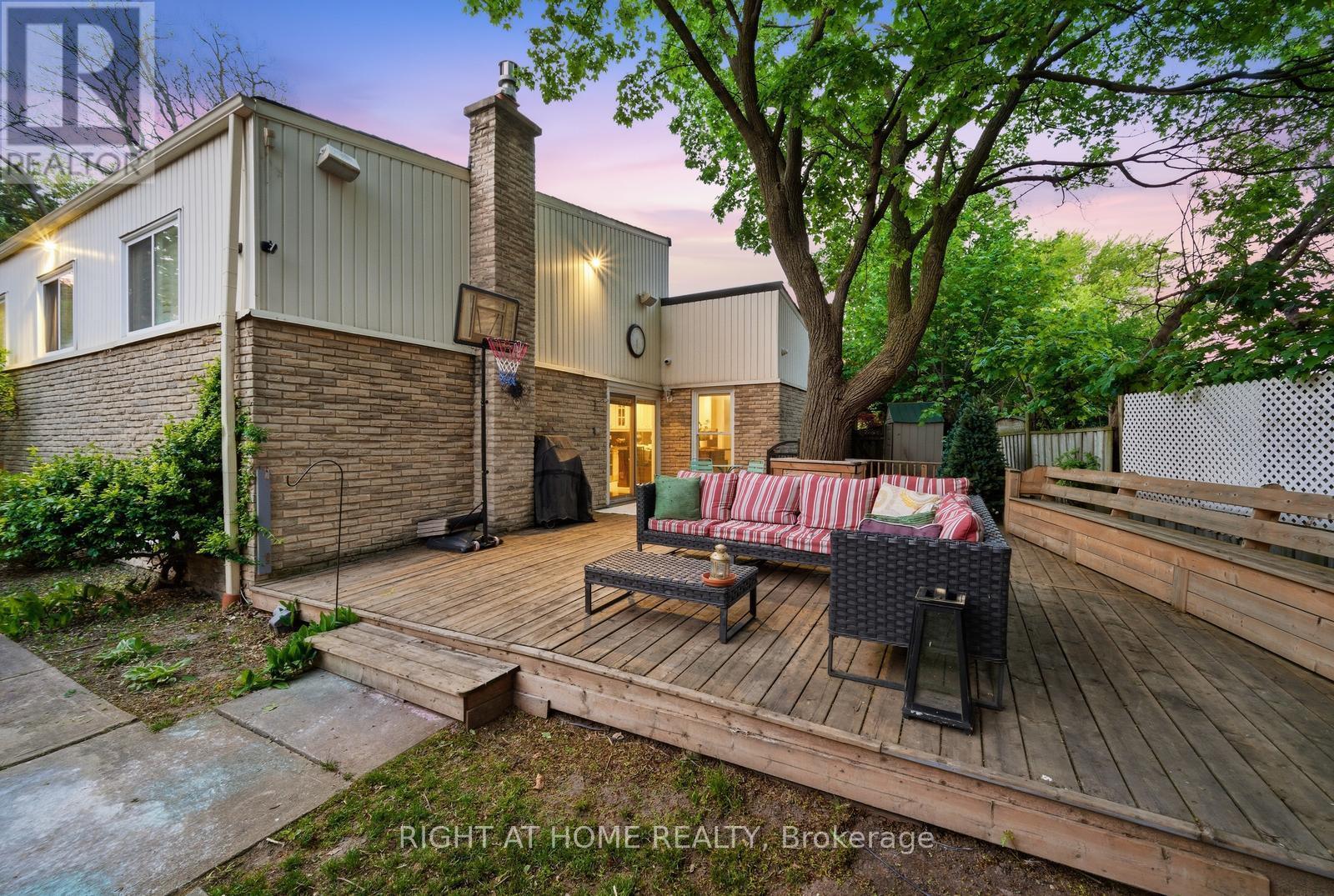 6415 Dunray Court, Mississauga, ON - Outdoor With Deck Patio Veranda With Exterior