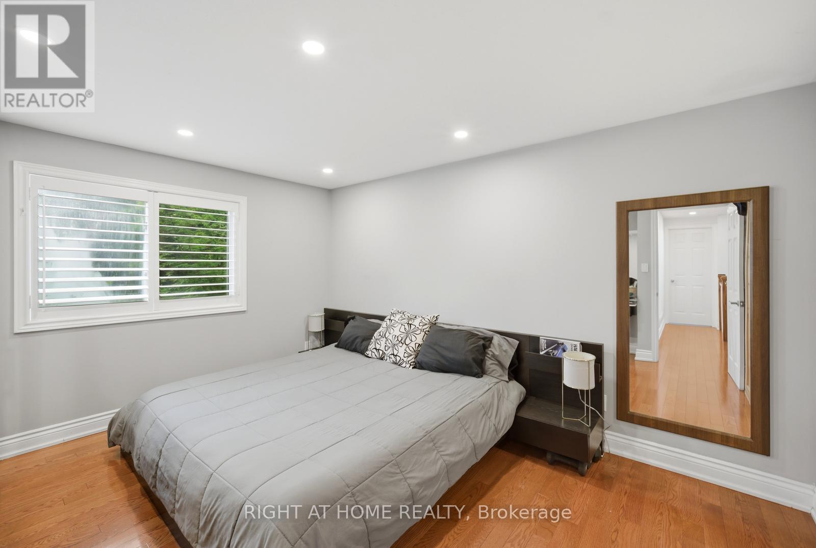 6415 Dunray Court, Mississauga, ON - Indoor Photo Showing Bedroom