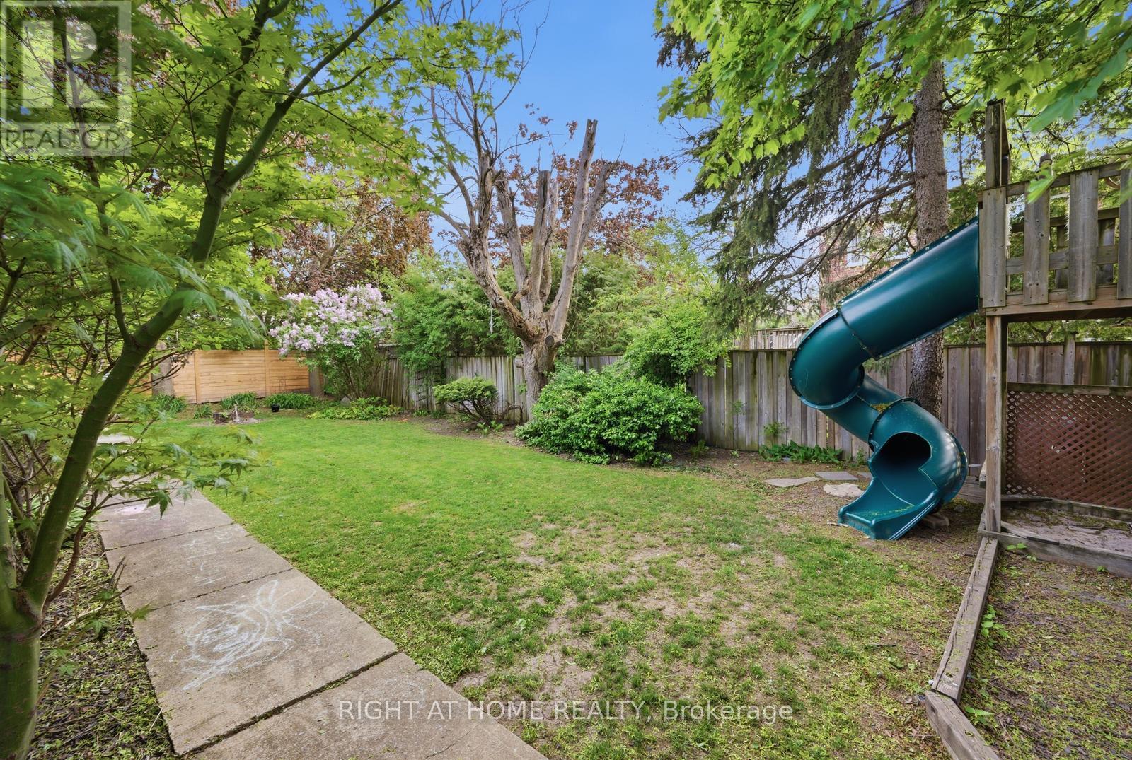 6415 Dunray Court, Mississauga, ON - Outdoor