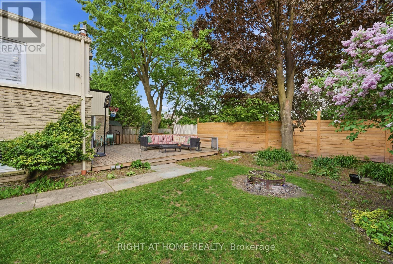 6415 Dunray Court, Mississauga, ON - Outdoor