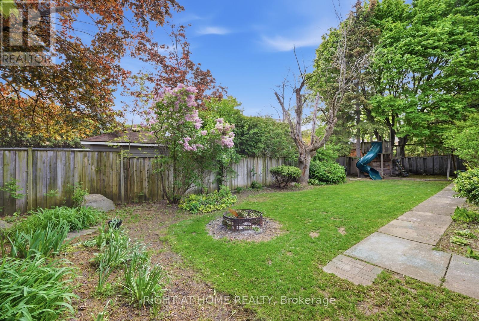 6415 Dunray Court, Mississauga, ON - Outdoor