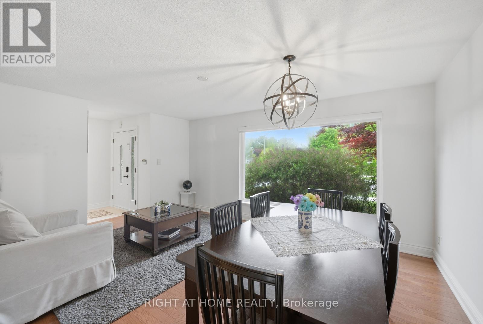 6415 Dunray Court, Mississauga, ON - Indoor Photo Showing Dining Room